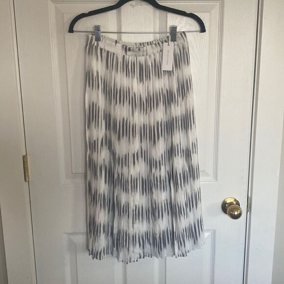 Brochu Walker Eve Pleated Printed Mid Length Skirt in Ardaite White/Gray Combo - Picture 1 of 5